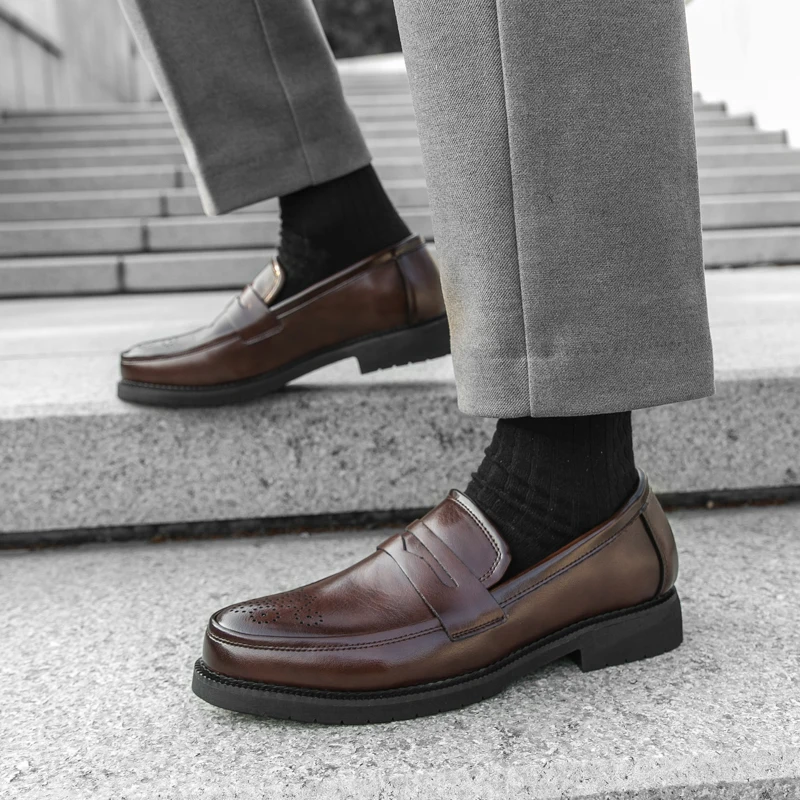 2025 Autunno Nuove scarpe in pelle transfrontaliere per uomo Casual One Step Stepping British Business Formale Set di grandi dimensioni in pelle Sho