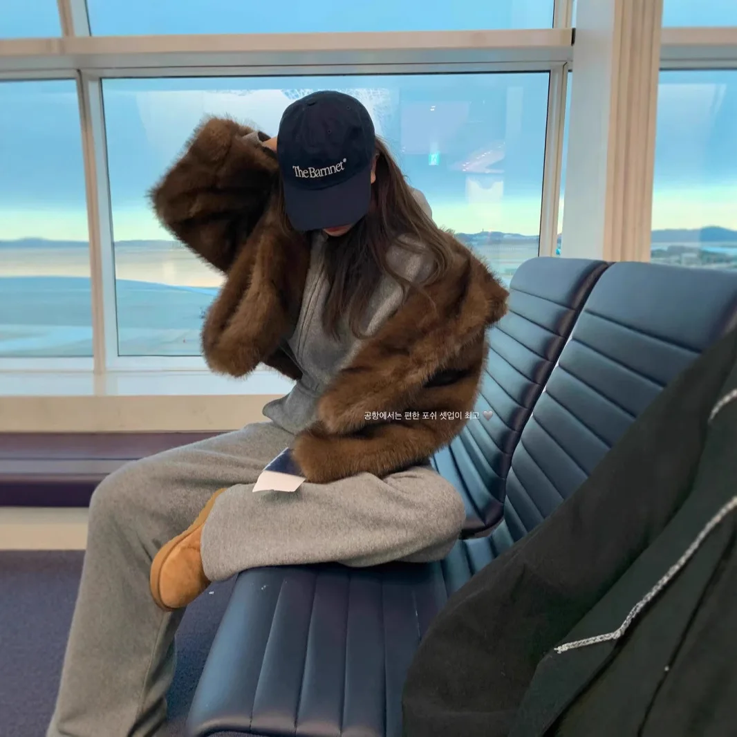 レディース フェイクフォックスファーコート ショートファージャケット 無地 スタンドカラー 長袖 隠しボタン 厚手 ゆったり カジュアル 2025 秋冬