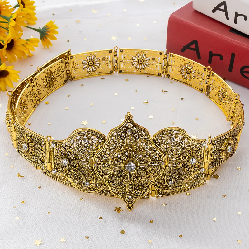 حزام تخريمية للعرائس العربي - خيارات ألوان متعددة مع لهجات زهور كريستالية رقيقة لأناقة ثوب الزفاف البسيط