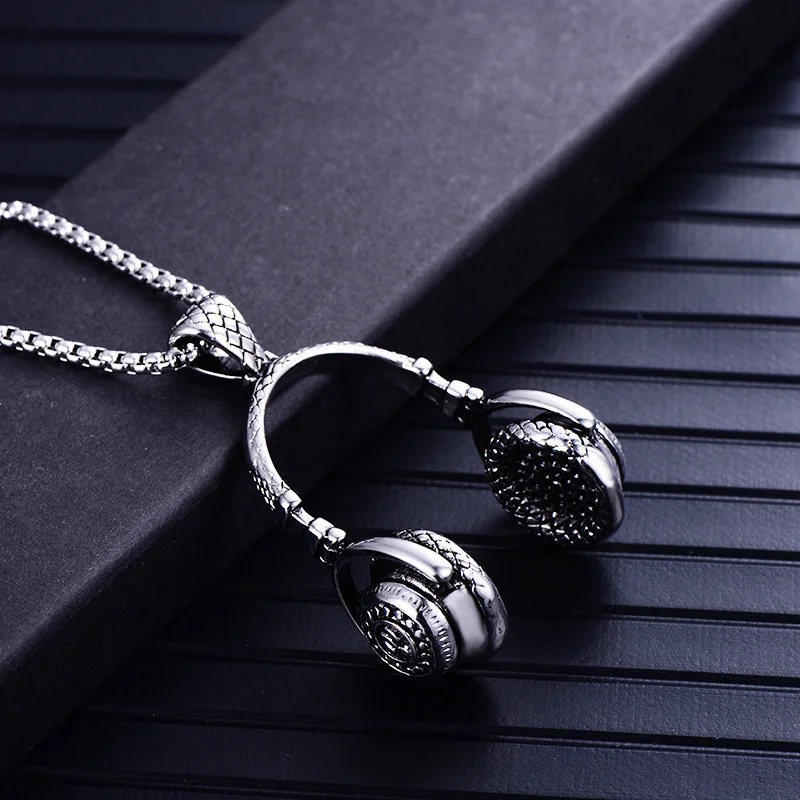 Retro Music Headphone Pendant Couple Hip Hop Necklace Leisure Art Necklace Men and Women Personality Party Gifts 2022 Trend