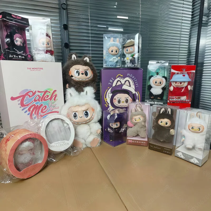 New The Mosther Labubu Change Series Box Cute Vinyl Dolls Brown Pink Black White Vigny Little Leader Panda Pendant Gifts Replica