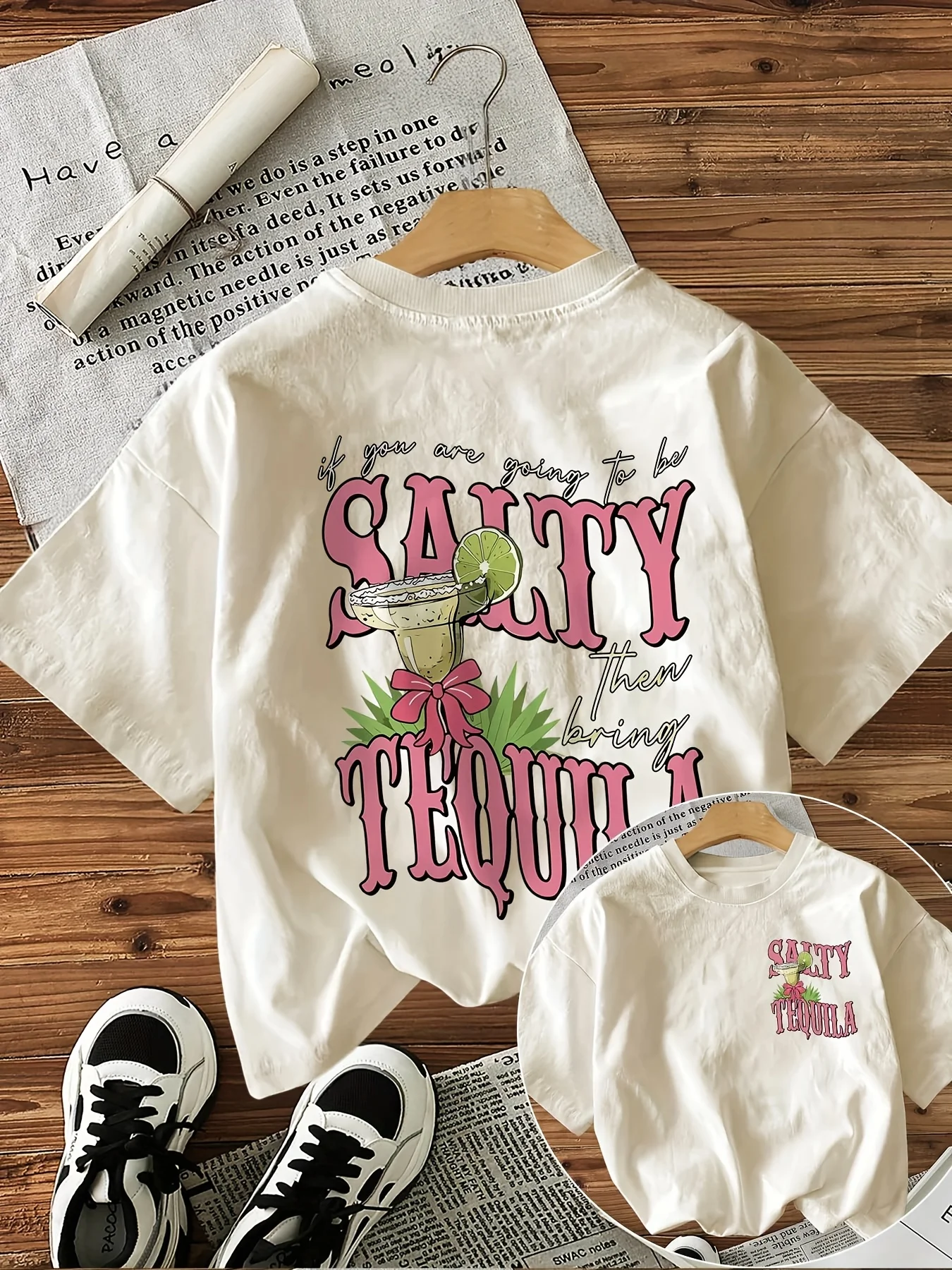 T-Shirt manches courtes col rond, décontracté, Tequila salée, queue de coq, imprimé graphique, lettrage rose, fleurs d'hibiscus, vêtements esthétiques