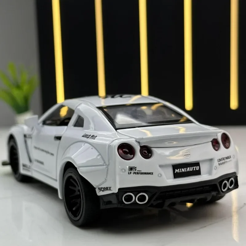 Simulation 1:32 Nissan GTR Sport Car Model Sound and Light Collective Voiture Miniature Pullback Metal Toys Vehicles Kids Boys