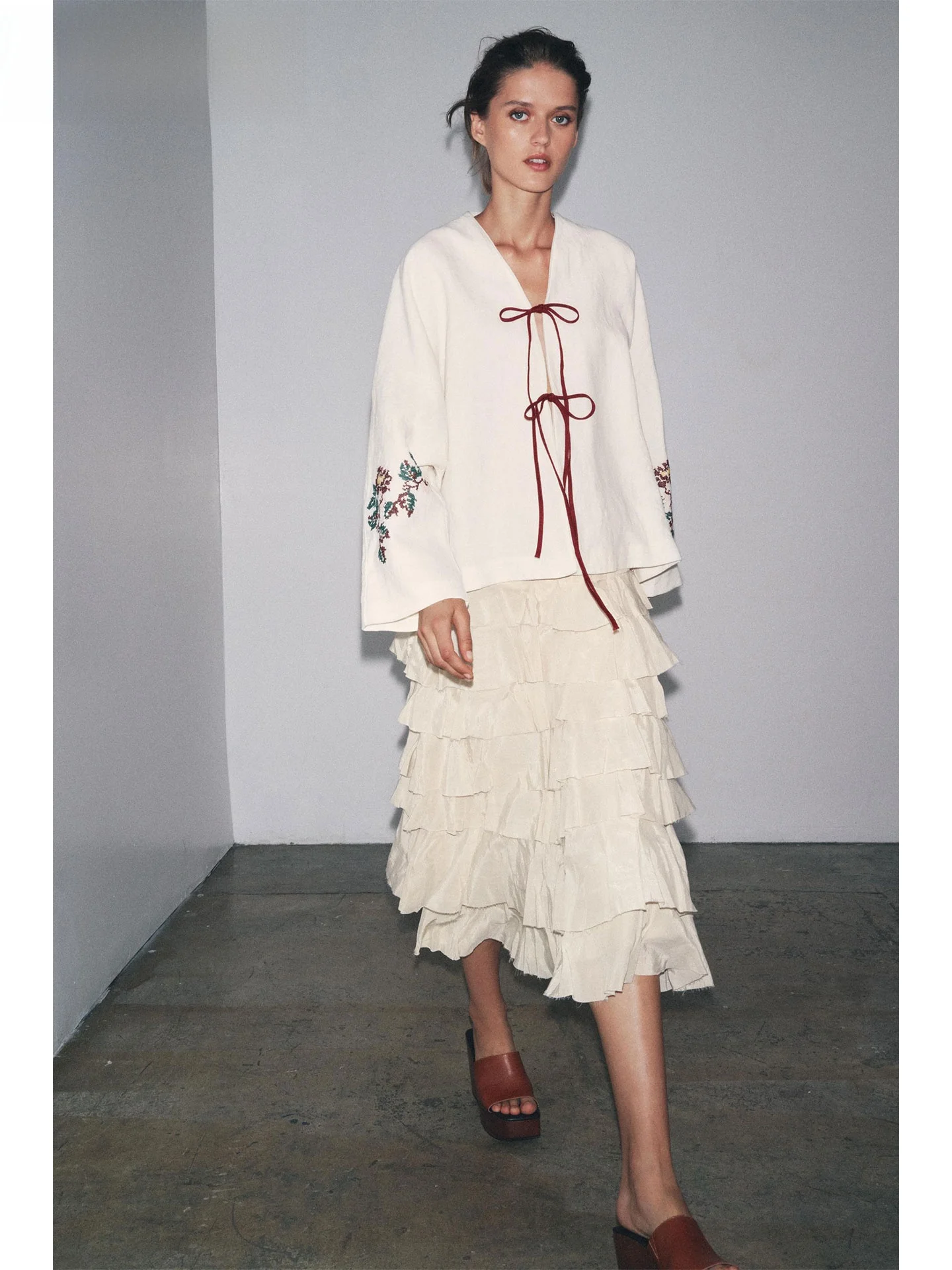 

ZAPRHA Summer 2025 Casual Loose Fit ort Jaet Kimono Sle Embroidery Patchwork Color Blo Design Women's Outerwear