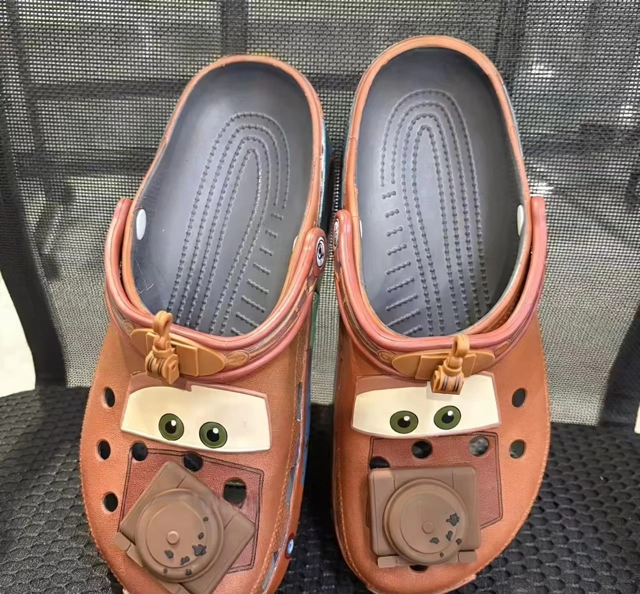 Moda Eva verano dibujos animados coche tema divertido Mater antideslizante transpirable ligero zapatos de playa sandalias zapatillas sorpresa regalo novedoso