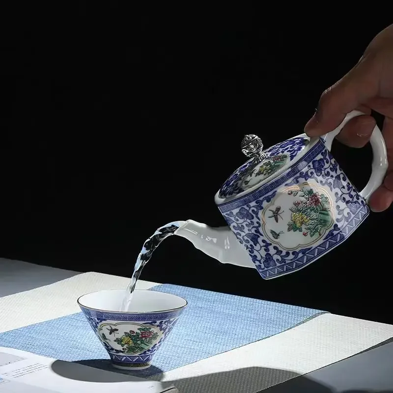 Jingdezhen Blue and White Porcelain Teapot Puer Tea Service Painted Ceramic Maker Teapots to Boil Water pot Coffee Cups Bar
