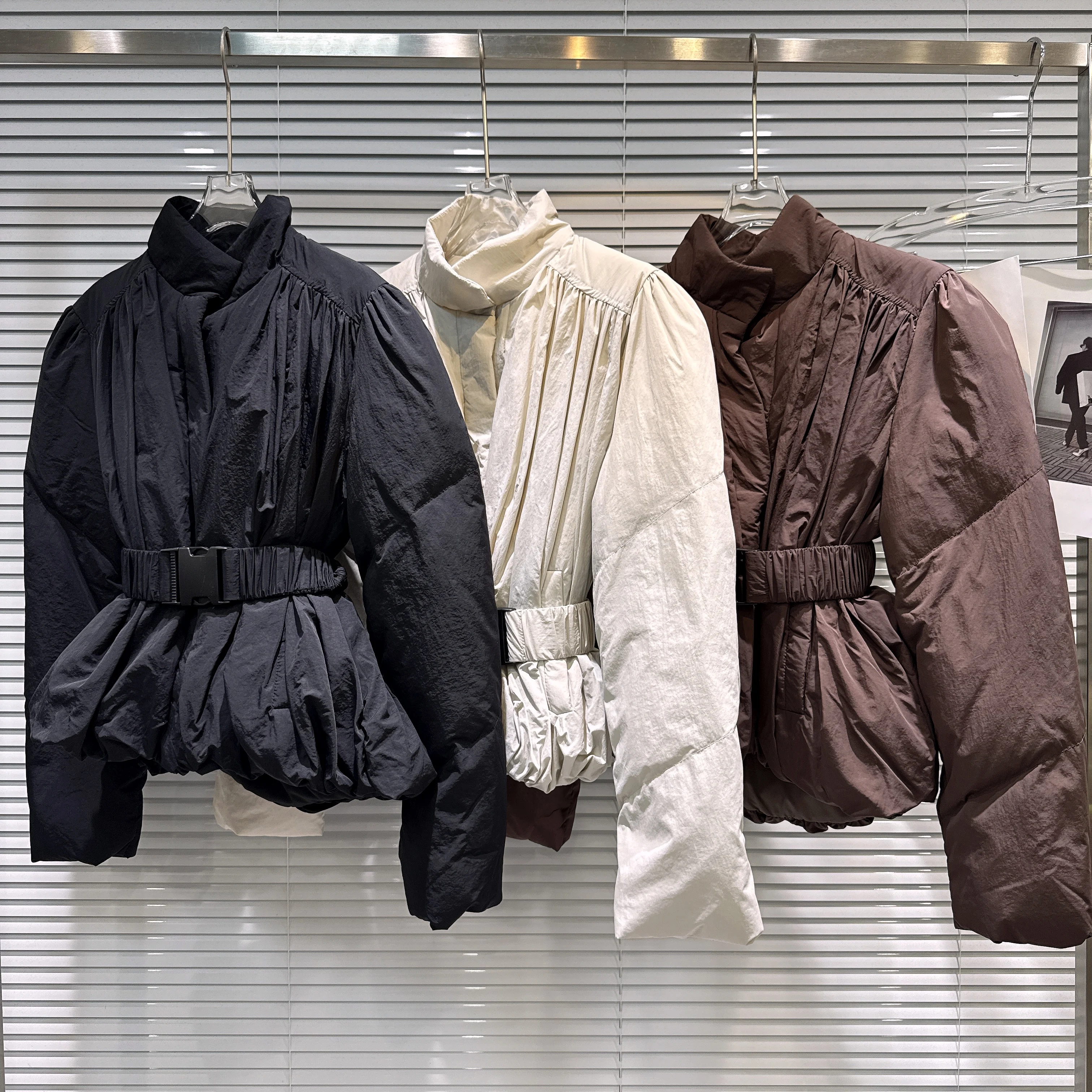 

2025 Winter New Fashionable Stylish Casual Stand Collar Waist-Cinching Design Belt Down feather Jacket, short Coat for ladies