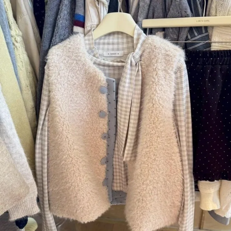 

Sweet Buckled Reversible Lambswool Vest for Women in Autumn and Winter Round Neck Loose Polka Dot Sleeveless Plush Coat