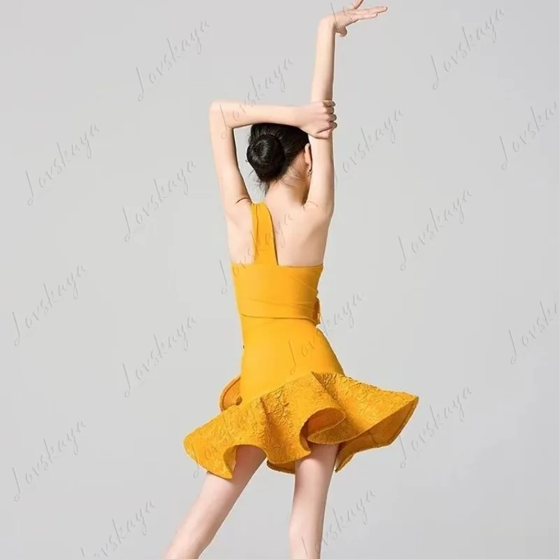 بدلة ممارسة الرقص اللاتيني المنفصلة بدون أكمام للفتيات صيفية جديدة راقية للأطفال بدلة احترافية على الطراز الأجنبي