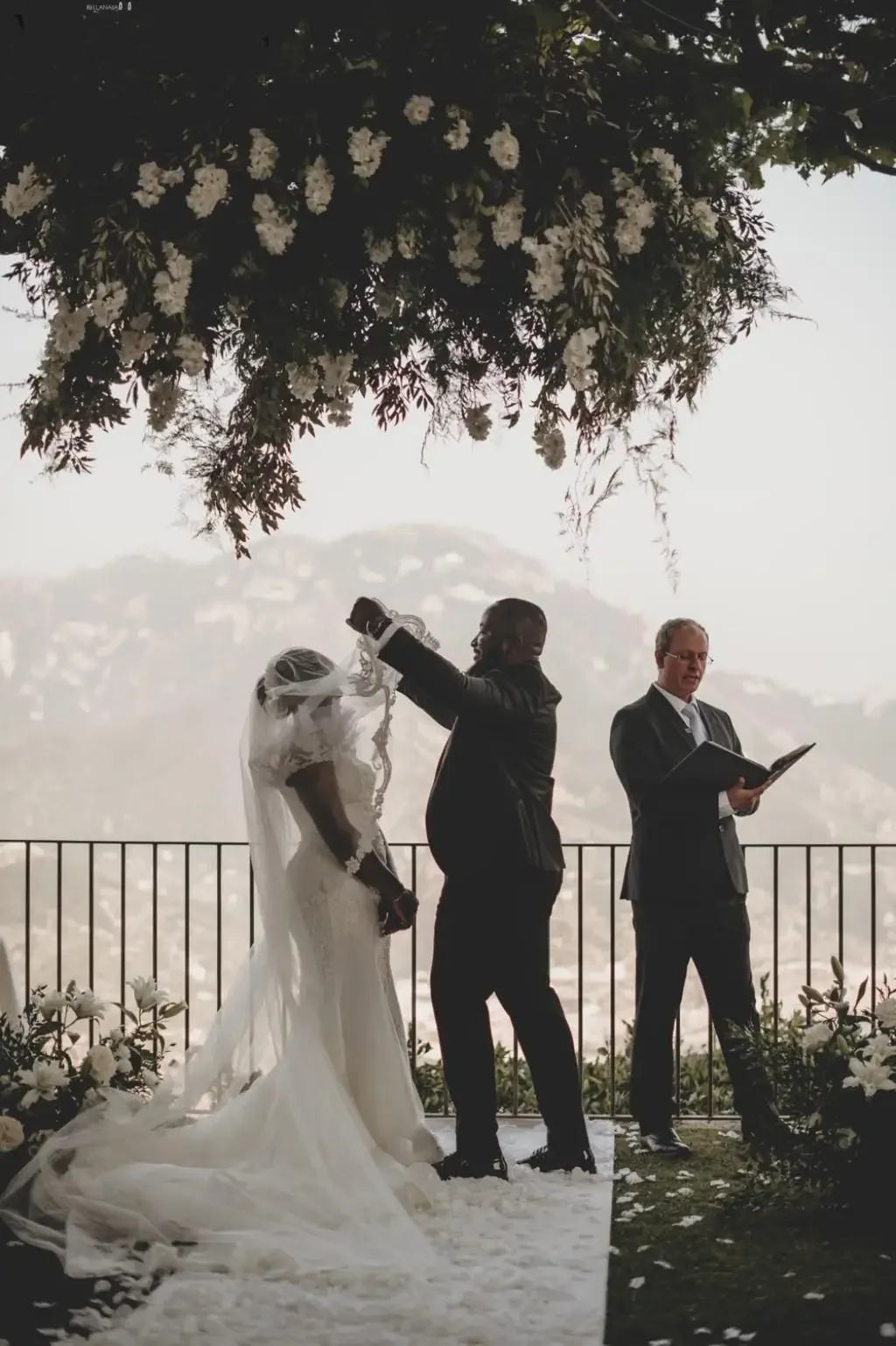 Customized Charming One Shoulder Lace Appliques Mermaid Wedding Dresses Robe De Mariée 2023 Summer Beach Plus Size Bridal Gowns