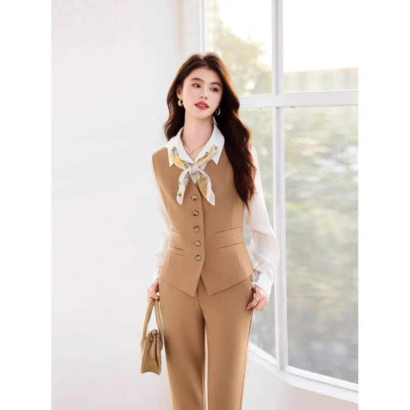 

Легкий комплект жилетов для весны и лета 2025: универсальный и стильный комплект из двух жилетов для работы, повседневной носки и создания образа богини.