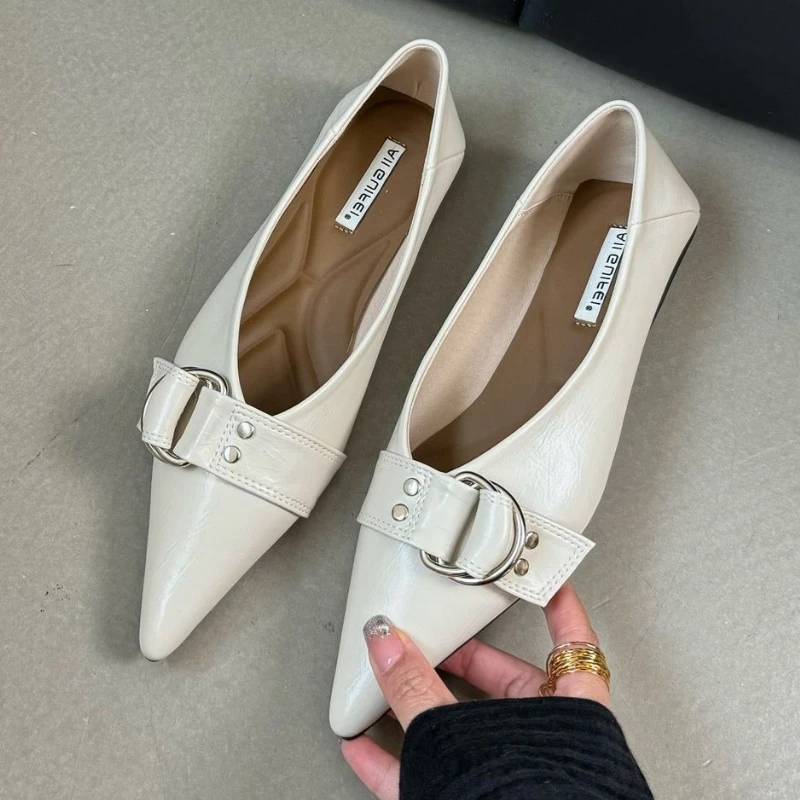 

Роскошные брендовые лоферы с металлическими заклепками и пряжкой, женские модные туфли-лодочки на низком каблуке с острым носком, уличная офисная обувь