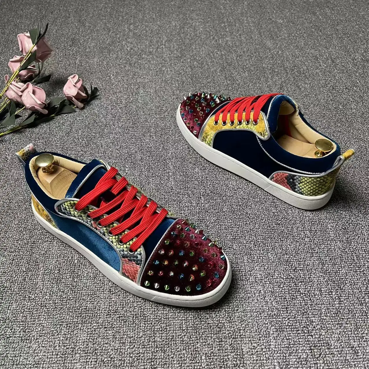 

2026 New Hot Studded Red Sole Low-Top Breathable Fashion Casual Board Shoes Sneakers