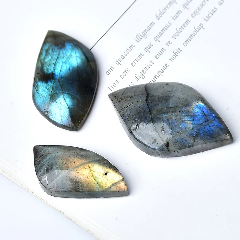 1PC Natural Labradorite Crystal Original Gemstone Leaf Shape Polished Healing Energy Stone Charm Jewelry Home Decoration Gifts