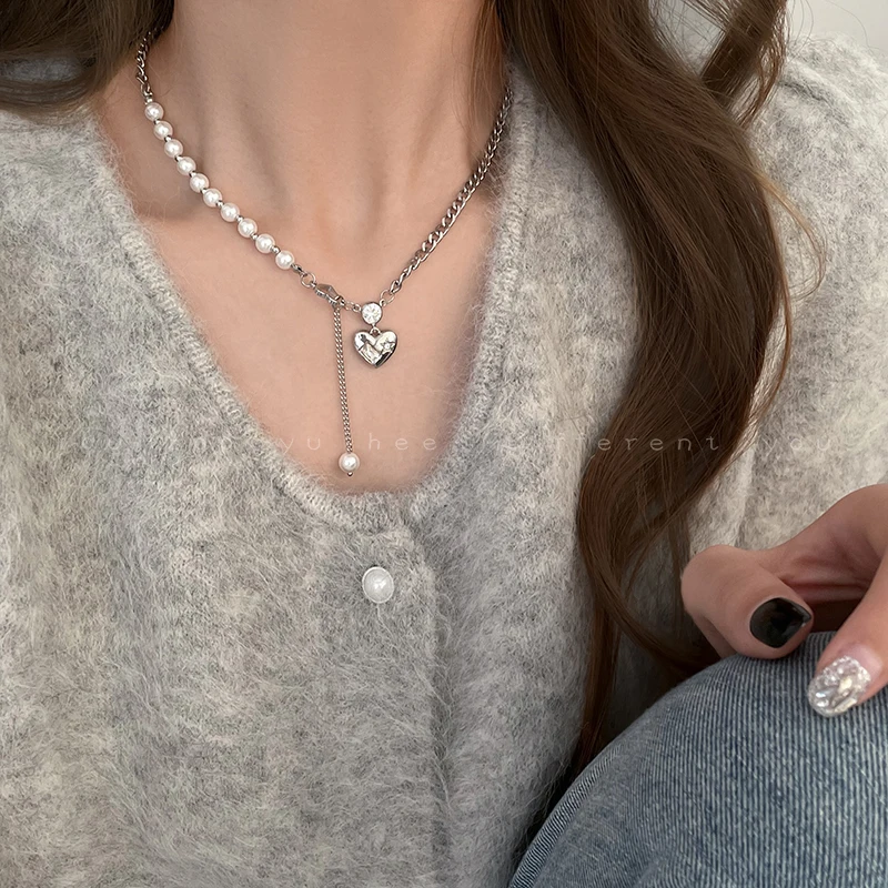 Collier Coeur Perle Acier Titane pour Femme, Design Asolls, Ajoute une Touche Luxueuse à vos Tenues d'Été