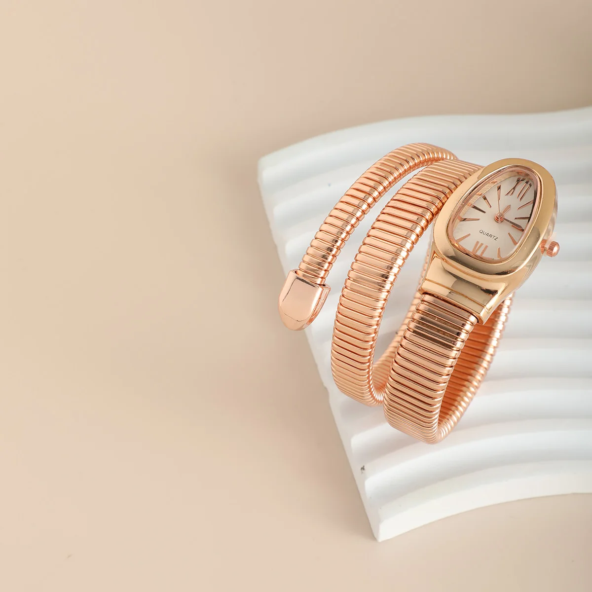 1pc - Luxury Women's Watch, Serpentine Design Strap - Retro Multi Color Dial, Alloy Strap, Quartz Movement