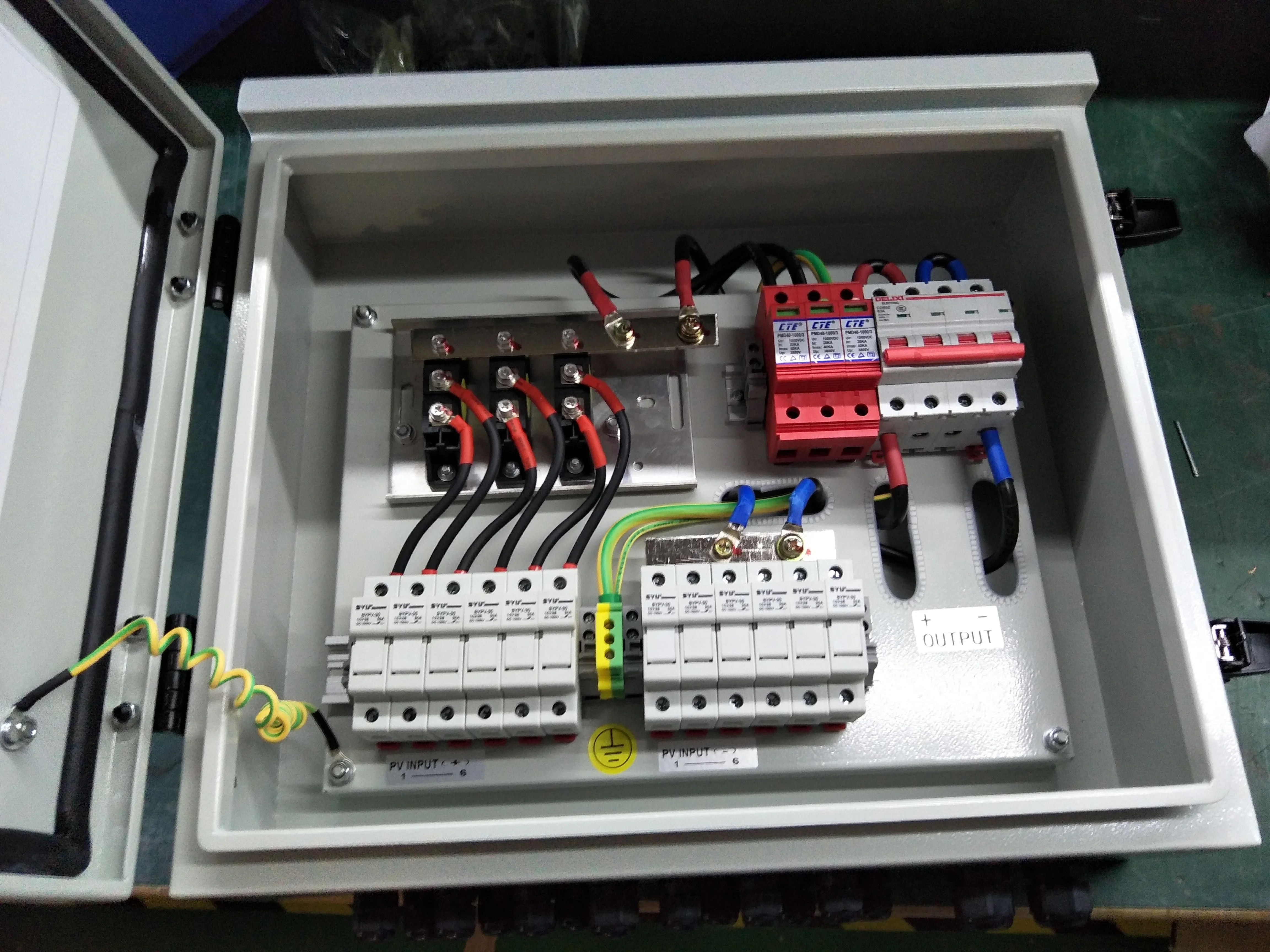 CE certificated 1000VDC PV busbar chamber 6 in 1out Combiner Boxes