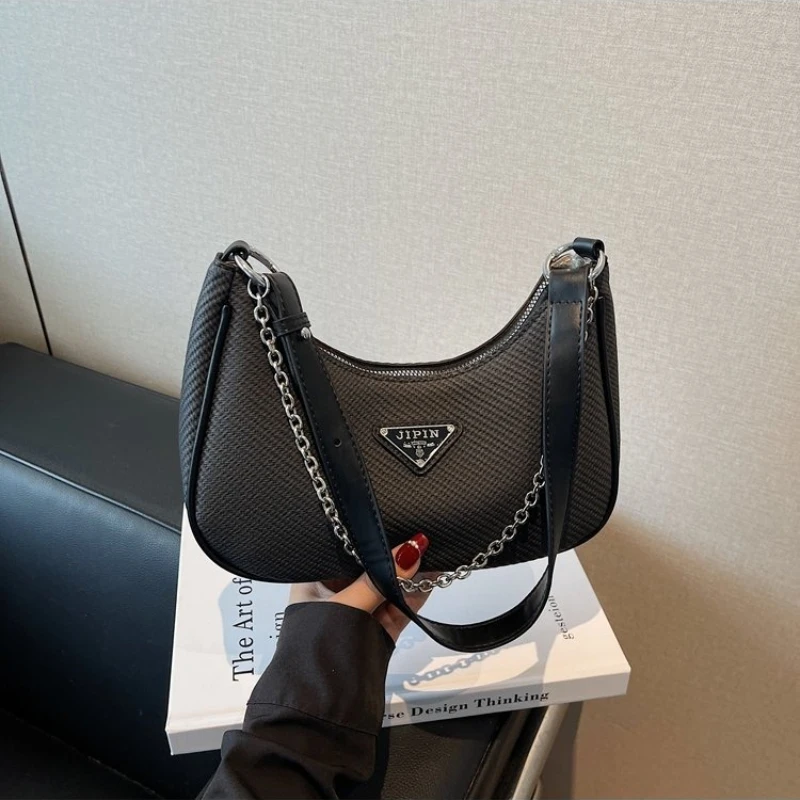 

​​Functional Chic Female Bag Handbag Medium Crossbody Bag Discreet Utility For Discerning Carriers​​