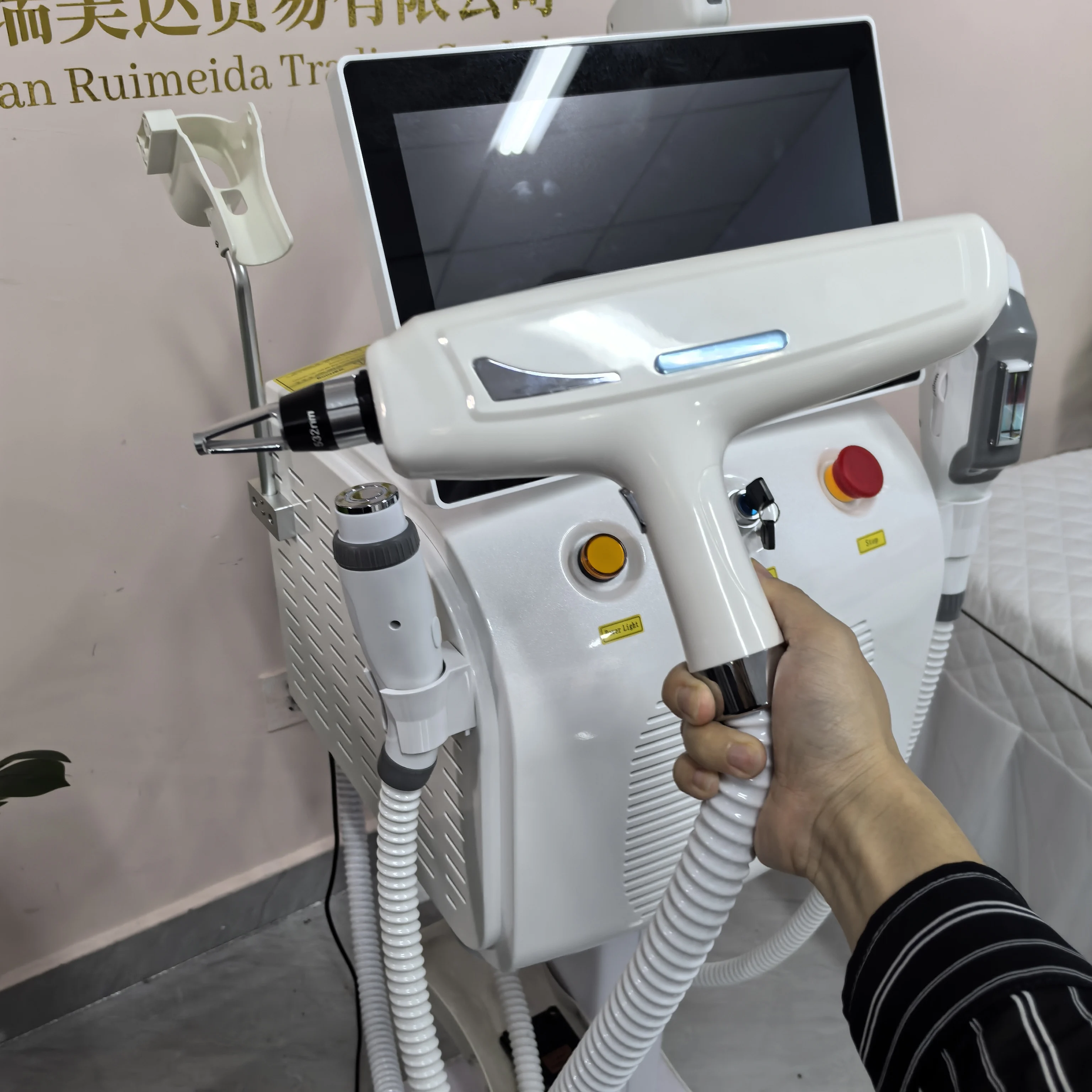 

4 IN 1 Soprano Titanium Ice Platinum RF Diode 755 808 940 1064nm 4 Wave Laser ND:YAG Machine Painless Hair Removal Machine