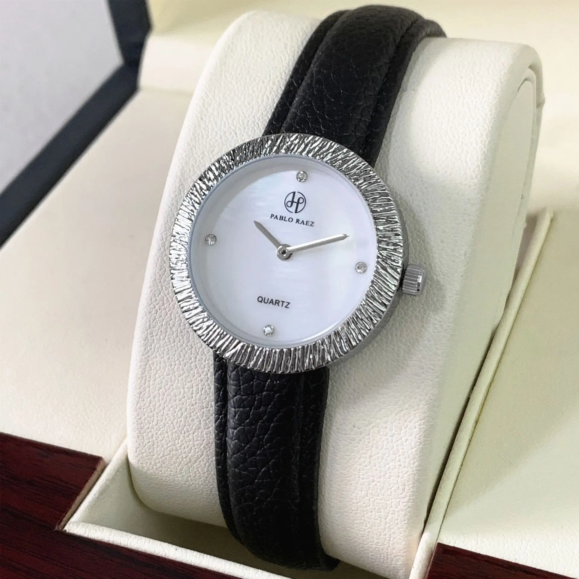 Brand Women Watch Simple Fashion Personalized Trendy Genuine Leather Strap Quartz Ladies Watch Waterproof Shell Surface Has Box