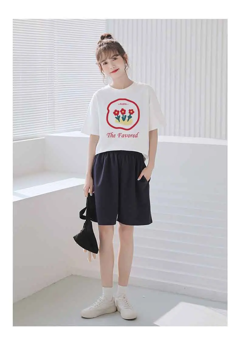 

Lovely and lively Korean girl. Simple and cute, boutique fashion, exclusive