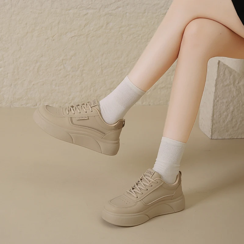 Sh522 sapatos brancos populares para mulheres 2025 novo nicho de outono tênis versáteis com saias esportes da moda e sapatos casuais