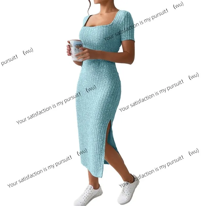 Sommerlicher, quadratischer Ausschnitt, hüftbetonter mittellanger Rock, kurzärmliges, vielseitiges Strickkleid mit Schlitz