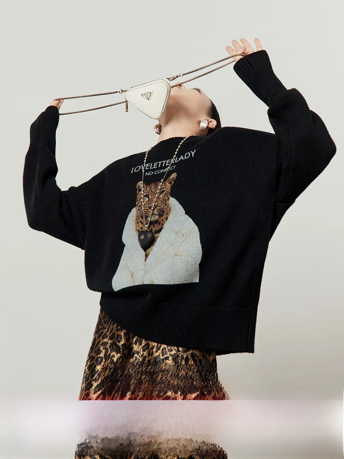 

Свободный вязаный свитер с цветочным и леопардовым принтом, женский пуловер с круглым вырезом, повседневный, весенняя новинка в Ухане