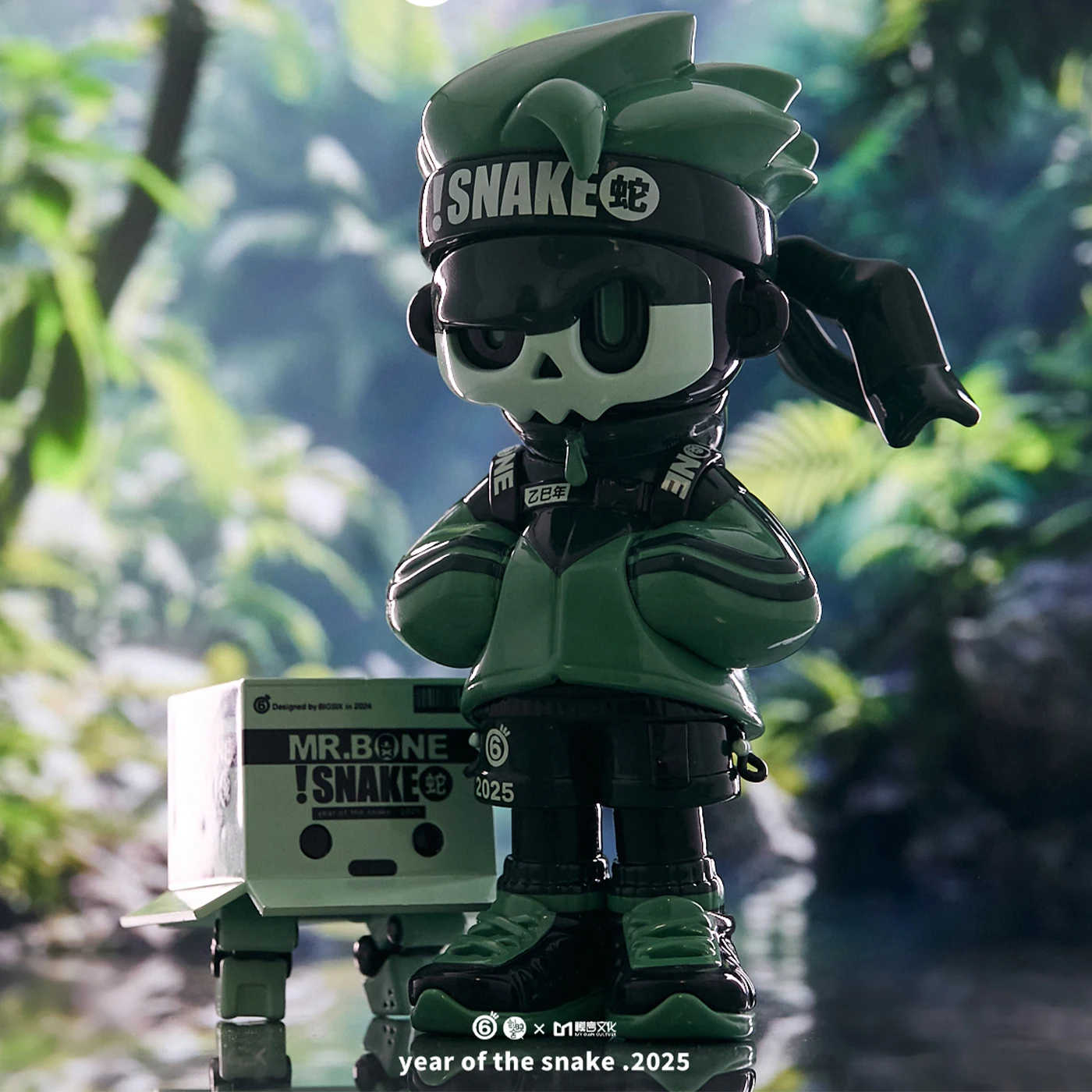 MR.BONE Año del Serpiente Edición limitada 2025 Cráneo verde negro Figura de juguete de moda Serpiente Año del Serpiente Regalo coleccionable