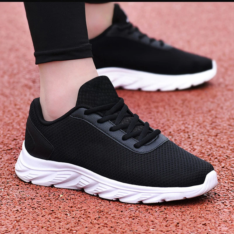 2025 Nieuwe Heren Outdoor Antislip Platte Bodem Mesh Wandelschoenen Dames Zwarte Loopschoenen Casual Sport Lichtgewicht Schoenen