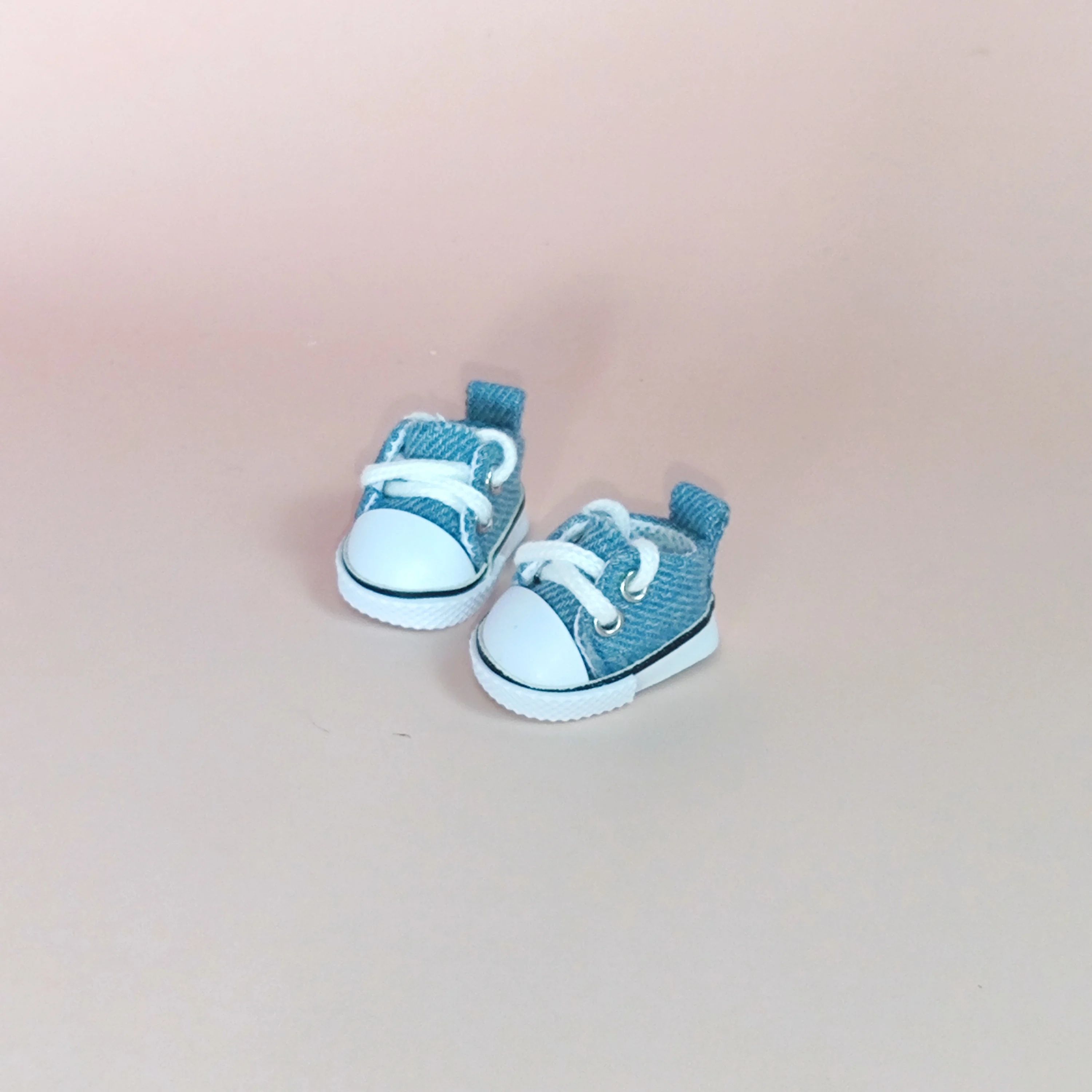 صندوق أعمى من سلسلة أحذية Labubu (الجيل 1 و 2) - مجموعة أحذية مصغرة لدمى الفينيل