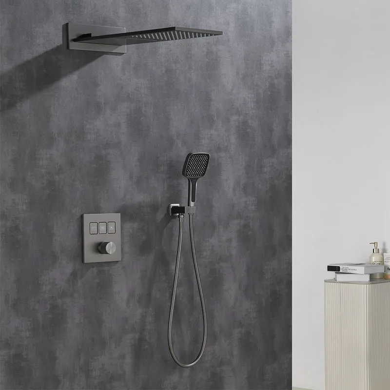 

Душевые системы из матовой латуни для ванной комнаты: двухрежимная лейка (тропический душ/водопад) и скрытый смеситель для горячей и холодной воды из цельной меди.