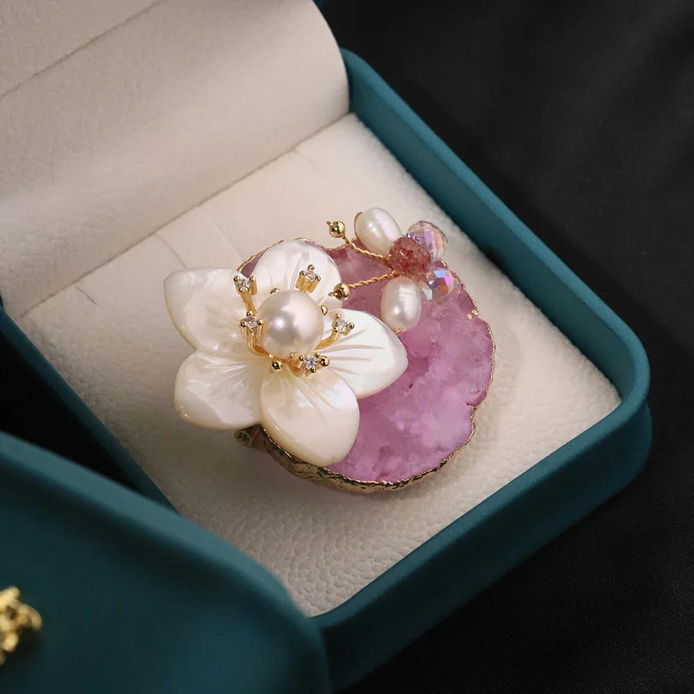 

Handmade Natural Freshwater Pearl Purple Crystal Shell Flower Cute Brooch Light Luxury Pin