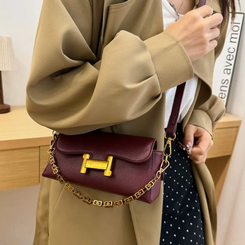 

Chic Daytime Bag For Women A Reliable And Stylish Partner For All Your Daytime Errands