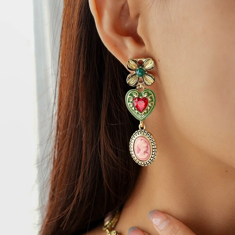 Court-style Vintage Metal Diamond-bordered Bohemia Collar Chain Luxury Flower and Heart Bracelet Earrings Jewelry Women's