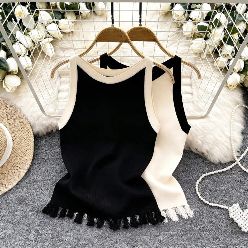 Schwarzes Crop-Top mit Kontrastbesatz und Fransen, Ärmelloses Damen-Oberteil mit Rundhalsausschnitt, Dehnbares Strick-Cami-Top für Lässigen Sommer-Streetwear