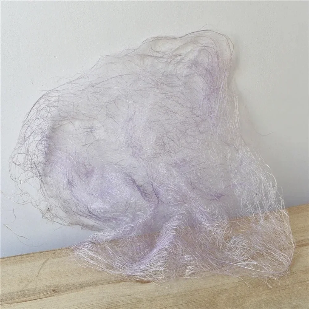 

Фиолетовая ткань с нерегулярным узором, ажурной текстурой, неровным рисунком, жесткой структурой, персонализированной текстурой, специальный художественный материал