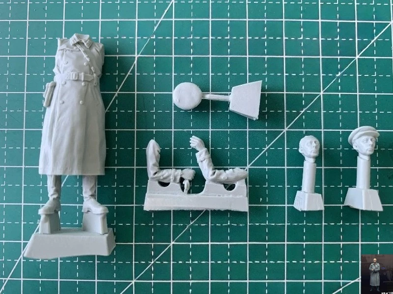 

1/35 Scale Diecast Resin Figure Model Kit NKVD Major Need To Be Assembled and Colored By Themselves