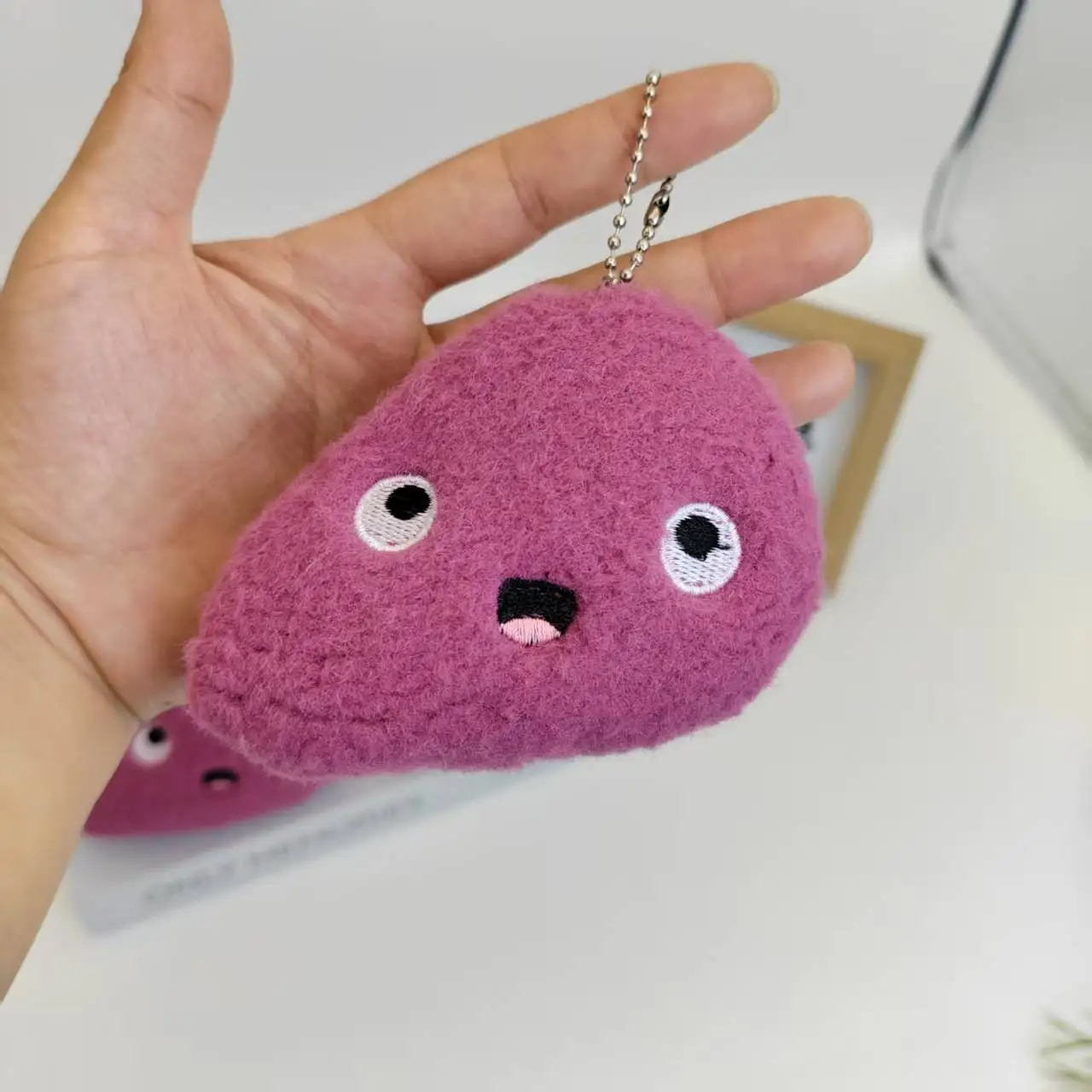 Różowo-Niebieski Kreskówkowy Pluszowy Wisiorek Zabawka Pluszowa Roślina Fasolka Lalka Zawieszka do Plecaka Ozdoby Brelok Prezent Urodzinowy dla Dzieci