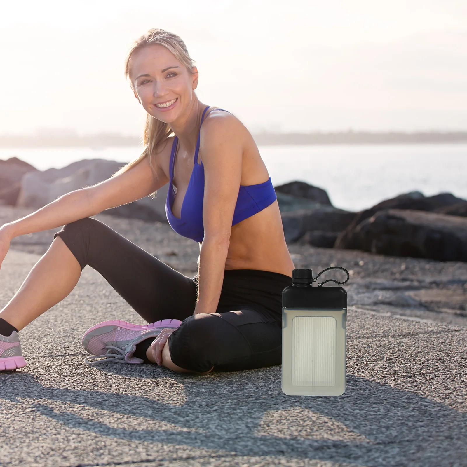 

Fashionable Portable Flat Water Bottle For Outdoor Sports Fitness Camping Travel Leak-Proof Reusable Transparent Water Container