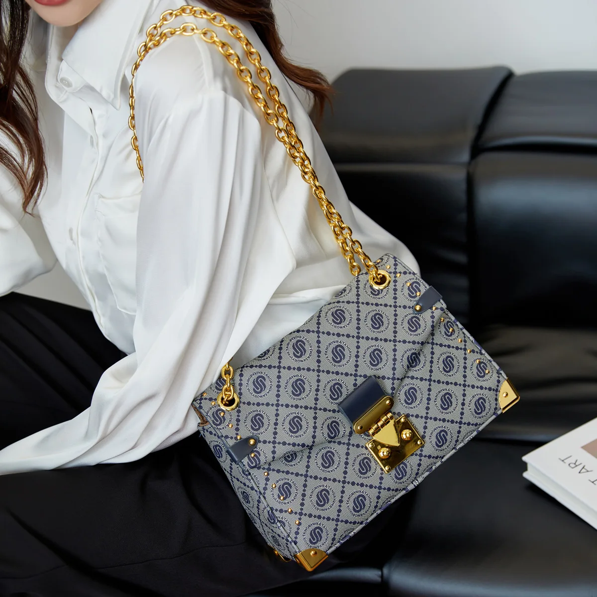 

2026 New Arrival Women's Shoulder Envelope Bag, Presbyopia Printed with Lock, Dopamine Color Fashion Small Square Messenger Bag