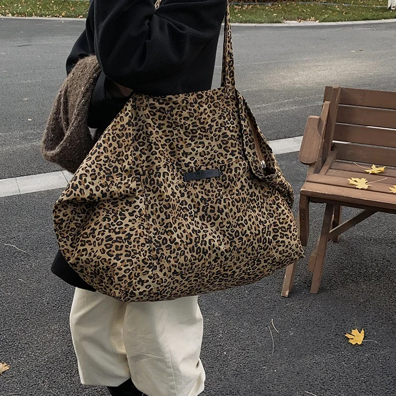 Lona zíper 2024 novo designer bolsa de ombro leopardo impressão grande capacidade popular moda sacola macio simples versátil bolsa