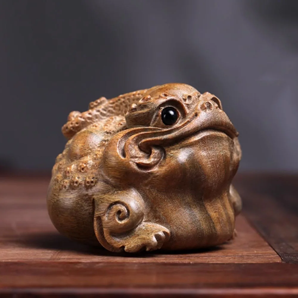 JW156- 6.8 CM Three Legged Golden Toad Green Sandalwood Sculpture Frog Animal Decoration Craft Gift Miniatur Ornaments