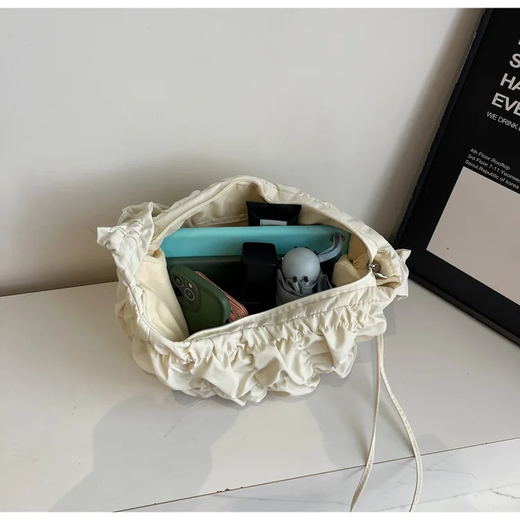 Folds Cloud Bag für Damen, Schulter-Crossbody-Tasche, Nylon-Bubble-Plissee-Unterarmtasche, leichte Hobo-Handtasche für den Arbeitsweg – Detail 9