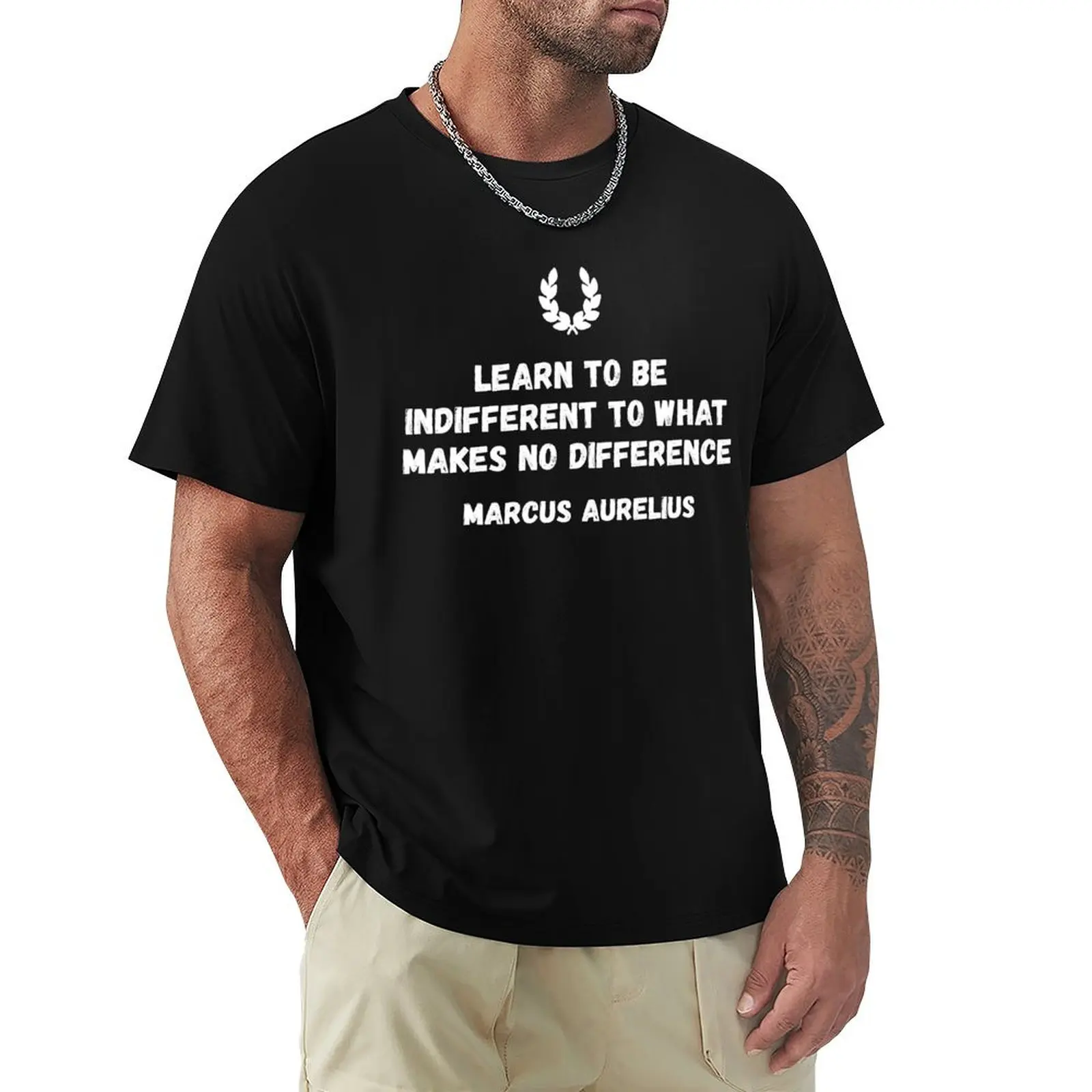 T-shirt Stoïcien « Apprenez à être indifférent à ce qui n'a pas d'importance » de Marcus Aurelius – T-shirt de travail et d'extérieur pour homme
