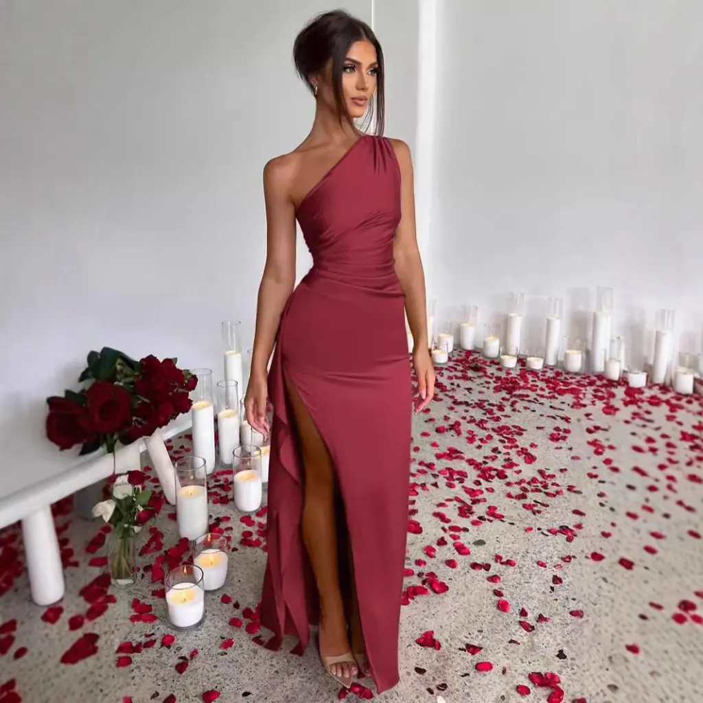 เดรสผ้าซาตินทรงเข้ารูป ดีไซน์เปิดไหล่ข้างเดียว จับจีบผ่าข้าง สวยหรู ดูเซ็กซี่ เหมาะกับฤดูร้อน สไตล์ยุโรปและอเมริกา