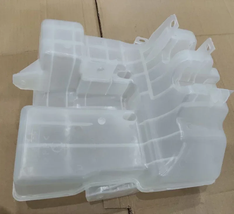 1 Piece Front Glass Washer Tank for L200 2019-new Windshield Washer Bottle for Triton KJ KK KL Water Tank 8260A425