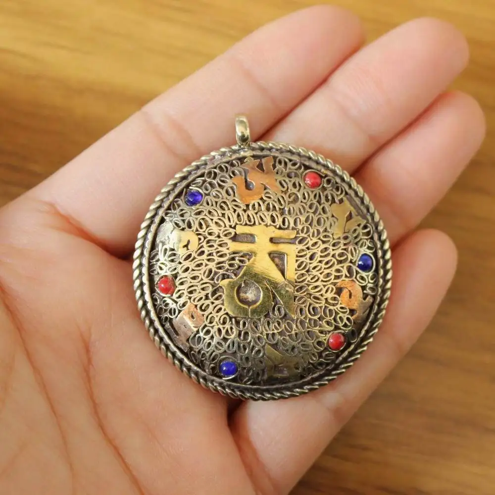 PN281 Tibetan Brass Metal Six Words Mantra Om 43mm Round Double Side Pendant Necklace