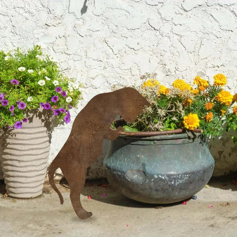 A Rustic Rust-Colored Metal Cat Garden Statue | Classic Outdoor Garden Decoration | Durable Freestanding Lawn Decorations | Earth-Colored Coating