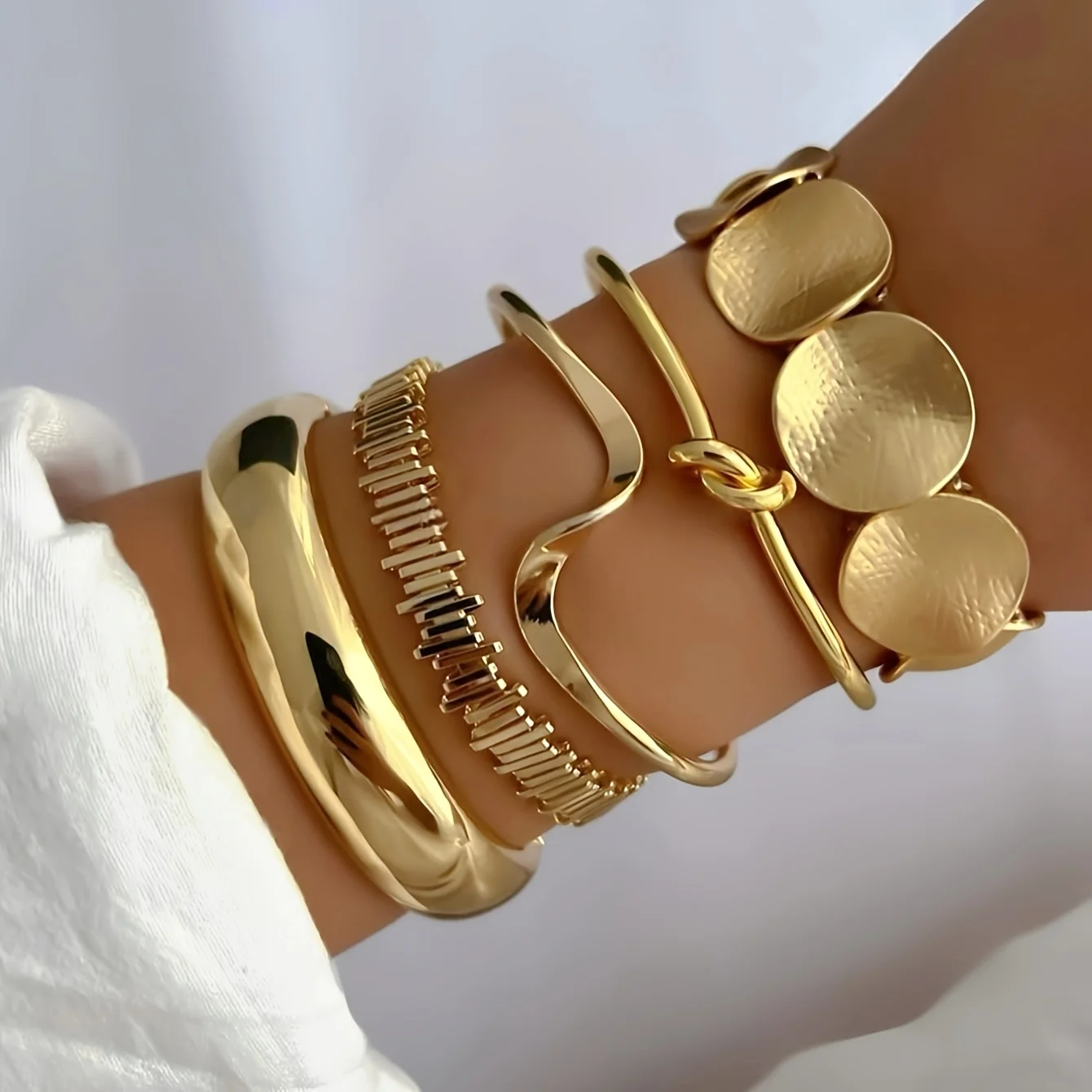 

5pcs/1pc Vintage Fashionable and Elegant Metal Bohemian Old Money Style Irregularly Shaped Geometric Wavy Knotted Round Flower Wide Band Bracelet, Trendy Exaggerated Multi-Piece Set for Layering, Jewelry for Women, Versatile Accessory for Vacation
